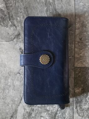 Sendefn Women’s Navy Blue Floral-Button Faux Leather Wallet With Strap BNIB